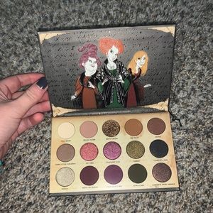 Hocus Pocus eyeshadow palette
